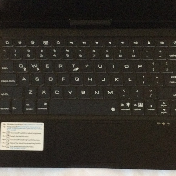 BABG iPad Case with Keyboard (2022) - Picture 6 of 11